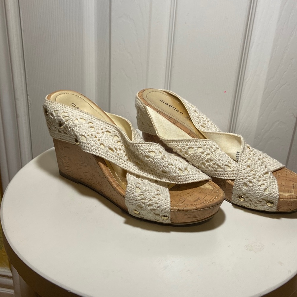 White crisscross wedges